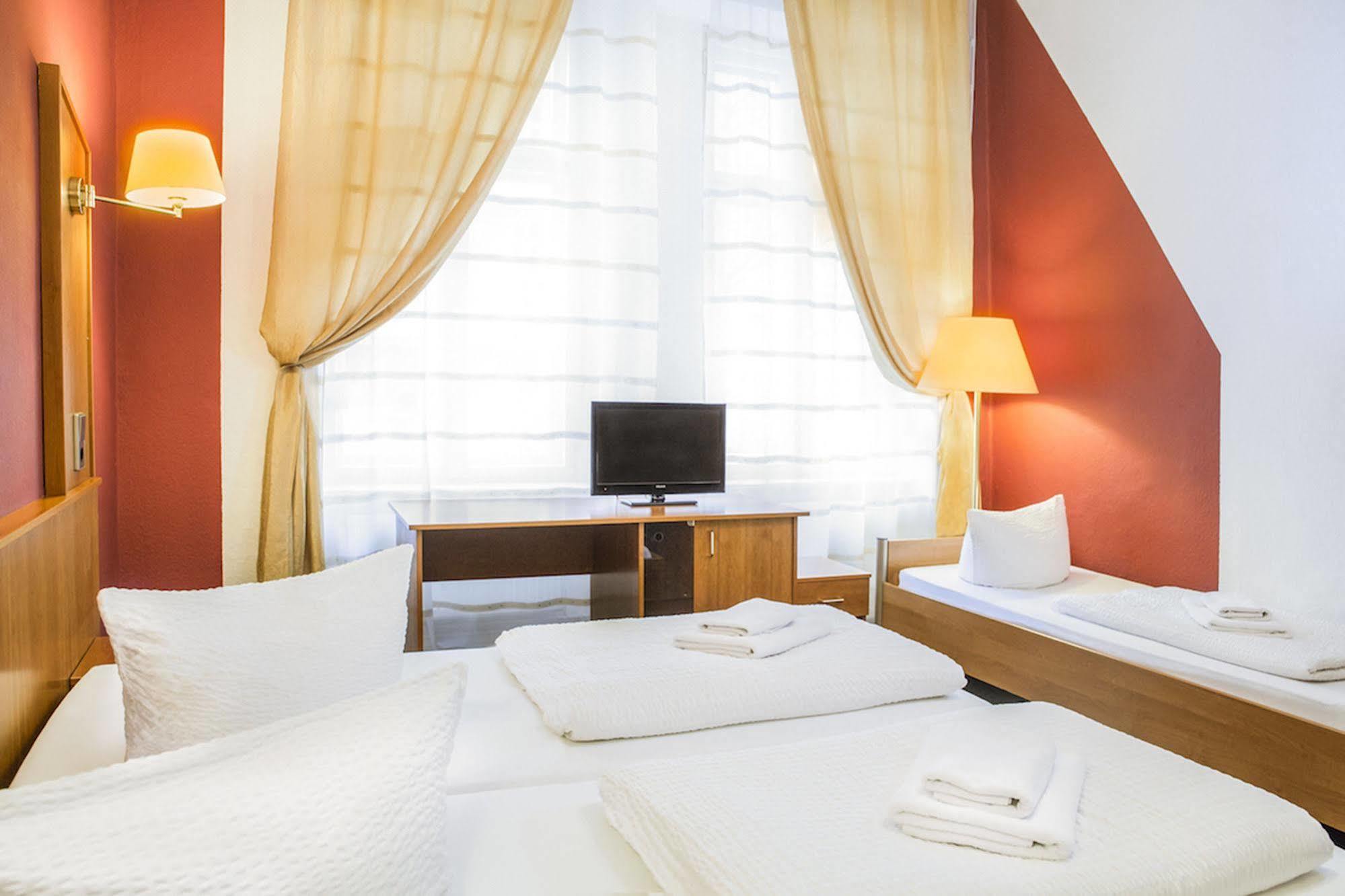 Hotel Pension Insor Berlin Zewnętrze zdjęcie
